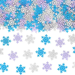 Kleurrijke kerst sneeuwvlok confetti set voor feestelijke tafeldecoraties