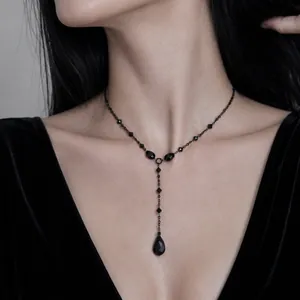 Elegante collar de gargantilla gótica vintage negra en Y con colgante de gota para mujer