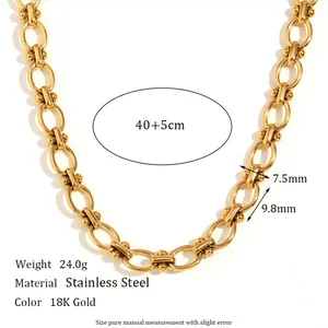 Dettaglio di un bracciale in acciaio inossidabile placcato oro 18K a maglie ovali.
