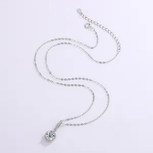 Elegante collana in argento sterling S925 con ciondolo tondo in moissanite da 1 carato