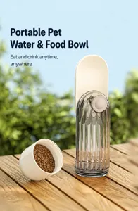 Vista dettagliata del distributore portatile di acqua e cibo per animali domestici