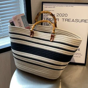 Grand sac fourre-tout tissé à rayures avec poignées en bambou et design chic