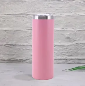 Vue détaillée d'un gobelet mince de 20oz en acier inoxydable rose mat avec couvercle
