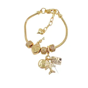 Stilvolles 18K vergoldetes Kupfer-Charm-Armband mit Herz- Flugzeug- und Postkartenanhängern