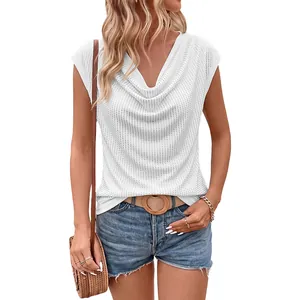 T-shirt blanc élégant à col bénitier et strass brillants pour les soirées d'été décontractées