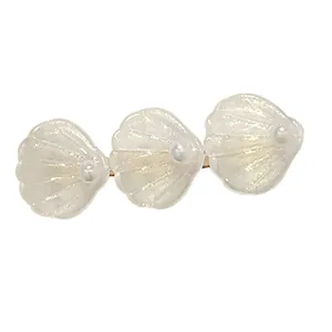 Elegante pinza para el pelo con conchas de nácar y pequeñas perlas para el verano