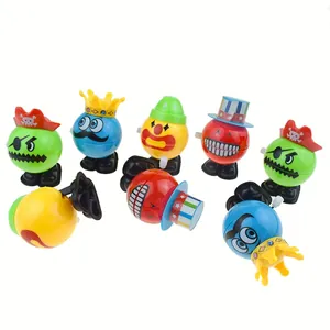 Collezione colorata di giocattoli a carica con design di pirati e pagliacci