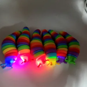 Leuchtende Regenbogen-Gelenk-Schnecken-Spielzeuge mit LED-Licht zur Stressbewältigung