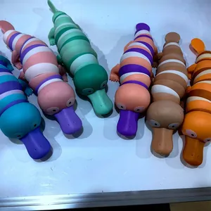 Detailansicht bunter Glieder-Schnabeltier-Fidget-Spielzeuge zum Stressabbau und Spielen.