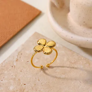 Elegant gold floral ring in stainless steel featuring a twisted adjustable band design