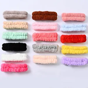 Varietà di polsini in morbido peluche di flanella in colori a tinta unita per la spa