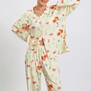 Ensemble de pyjama jaune clair pour femme avec imprimé floral de fruits et chemise boutonnée