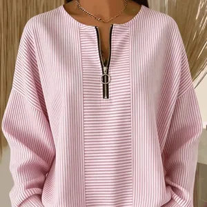 Top casual a maniche lunghe a righe rosa con scollo a zip e spalle scese per signora