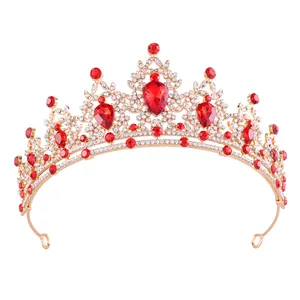 Elegante tiara da sposa dorata con strass rossi e bianchi scintillanti di alta qualità