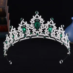 Elegante diadema da sposa in argento con cristalli verde smeraldo e strass scintillanti
