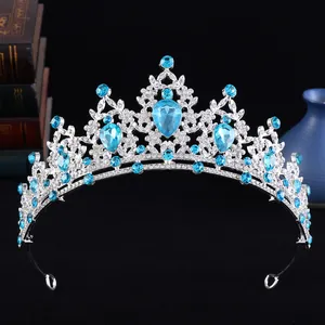 Elegante tiara da sposa argentata con cristalli a goccia blu e strass bianchi brillanti