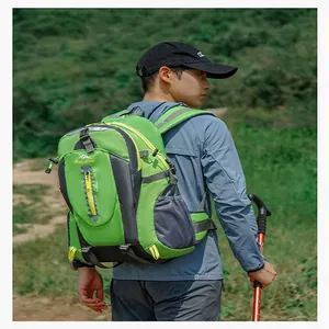 Professioneller lindgrüner Outdoor-Wanderrucksack für Bergsteigen und Radfahren.