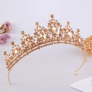 Squisita tiara nuziale dorata con strass champagne e dettagliata fattura in lega metallica