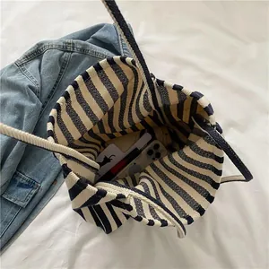 Grand sac fourre-tout en toile à rayures bleues et blanches, style décontracté chic