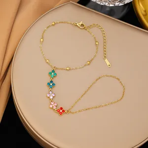 Elegante bracciale a mano in acciaio al titanio oro con cinque trifogli colorati