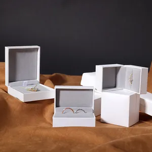 Coffrets à bijoux premium en similicuir blanc pour colliers et bagues
