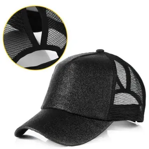 Berretto da baseball nero glitterato con foro per coda di cavallo alta e rete