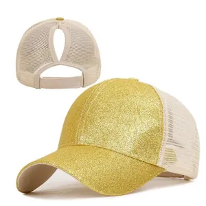 Cappello trucker glitterato oro per coda alta con rete traspirante e cinturino regolabile