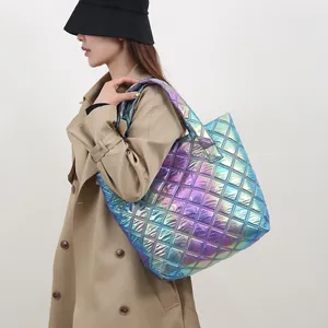 Große holografische Stepptasche für Damen mit schillernder Textur und hohem Volumen