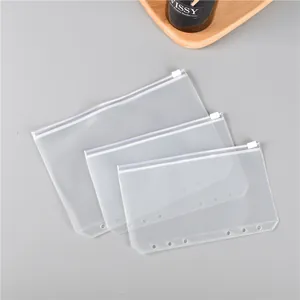 Detailansicht matter PVC-Reißverschlusstaschen für A5 A6 A7 Ringbuchordner