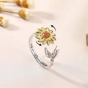 Verstellbarer Sonnenblumen-Spinner-Ring mit 'You are my sunshine' Gravur für Damen.