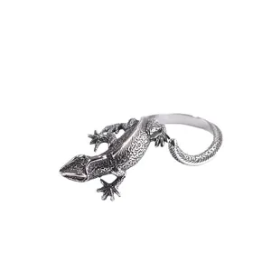 Vintage silver lizard ring for men featuring detailed scale textures and realistic design.