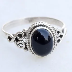 Vintage silver-colored alloy ring for women featuring a polished oval black faux onyx stone.