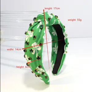Detailed view of a green shamrock knotted headband with dimensions and 55g weight.