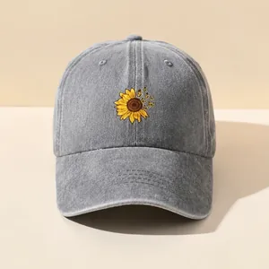 Berretto da baseball in cotone grigio lavato con girasole ricamato
