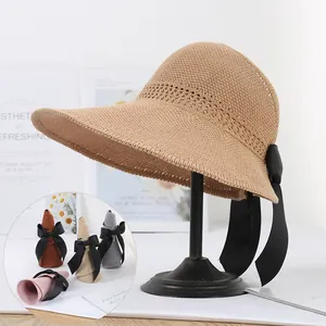 Sombrero de sol plegable de paja para mujer con un ala ancha y un lazo negro