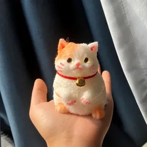 Figurine de chat squishy mignon blanc et orange pour le stress et la décoration