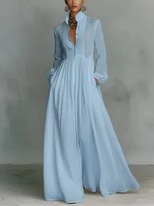 Elegante abito maxi a pieghe blu chiaro a maniche lunghe per vacanze estive e relax