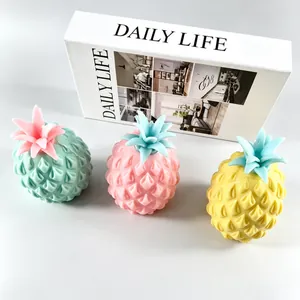 Giocattoli antistress a forma di ananas colorati con texture morbida a lenta risalita