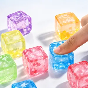 Bunte Eiswürfel mit Schneeflockenmuster zum Stressabbau mit langsamem Rückpalleffekt