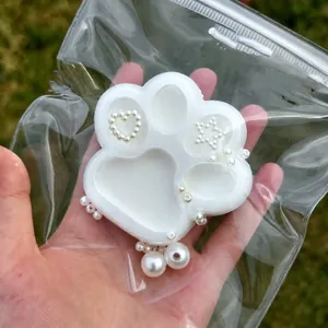 Λευκό μαλακό παιχνίδι squishy πατούσα γάτας με μαργαριτάρια από ανθεκτικό υλικό TPR