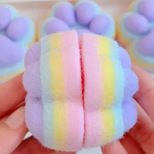 Jouet squishy patte de chat arc-en-ciel floqué avec texture douce pour soulager le stress