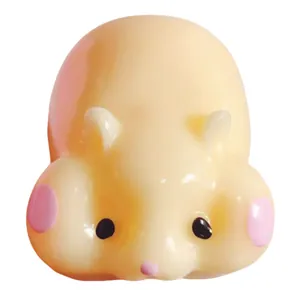 Jouet anti-stress squishy hamster mignon en jaune avec joues roses et noires