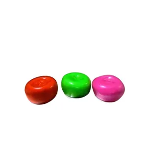 Set mit drei bunten Squishy-Spielzeugen in Apfelform zum Stressabbau und Sinnesspiel