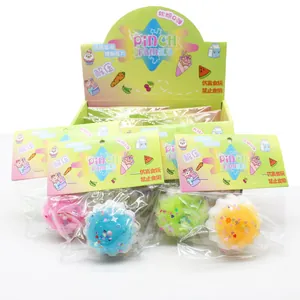 Set de juguetes antiestrés con forma de cupcakes coloridos en paquetes individuales.