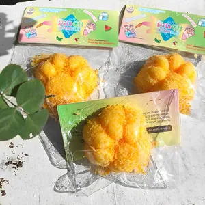 Drei simulierte Waffel-Squishy-Spielzeuge in Einzelhandelsverpackung zum Stressabbau.