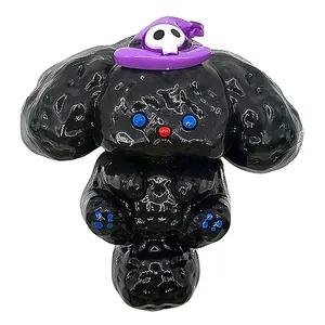 Giocattolo squishy agnello nero con cappello da strega viola e teschio anti-stress