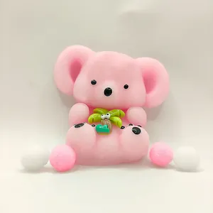 Vue détaillée d'un joli jouet koala rose à presser pour soulager votre stress
