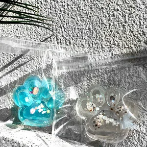 Détail de jouets anti-stress patte de chat avec pierres colorées en résine
