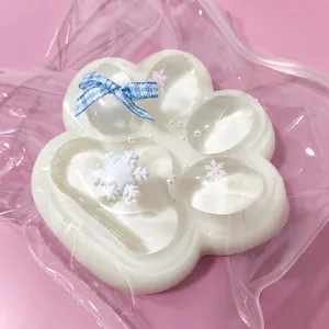 Jumbo-Transparent-Katzenpfoten-Squishy-Spielzeug mit blauer Schleife und Details