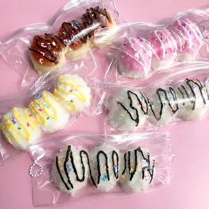 Λεπτομέρεια από dango squishy παιχνίδια 3 τεμαχίων σε διάφορες γεύσεις και χρώματα.